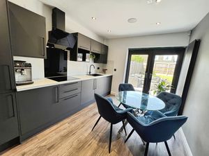 Kitchen Diner- click for photo gallery